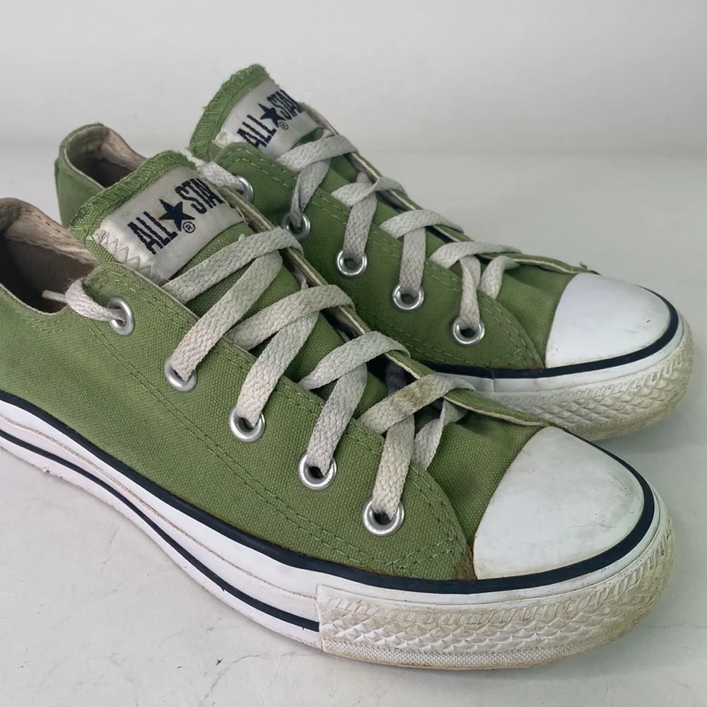 RARE Converse low tops size women’s 6 olive green - Picture 3 of 11